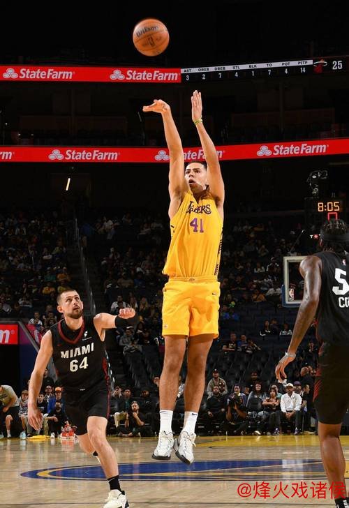 克内克特狂砍35分，布朗尼贡献4分2篮板，湖人险胜太阳