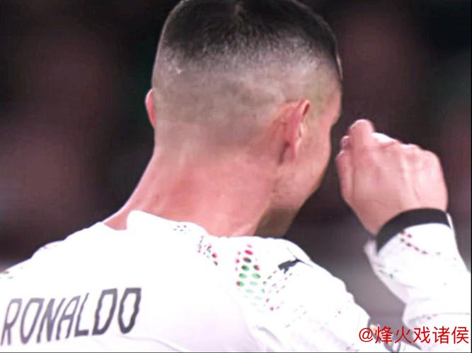 克拉滕伯格：佩德罗肘击未击中对手，不会因此被罚红牌