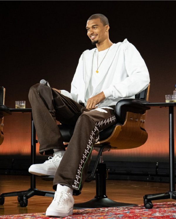 澳门六合彩开奖 文班亚马不止参禅 还戴上了中国“福禄”葫芦