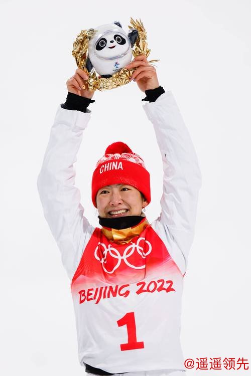 滑雪老将徐梦桃第七次捧起世界杯总冠军奖杯——“热爱可抵岁月漫长”