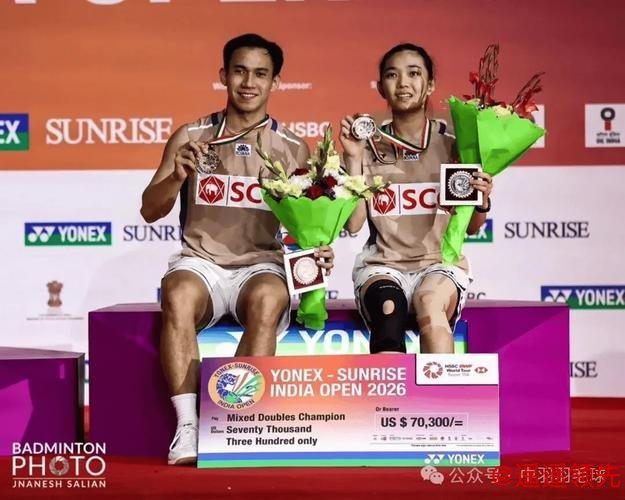 满满的仪式感！“梁王”组合再夺印度公开赛冠军，复刻3年前冠军照